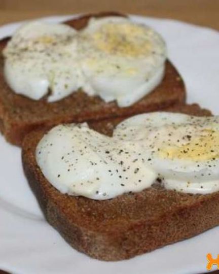 Рецепт гренков из черного хлеба с вареным яйцом