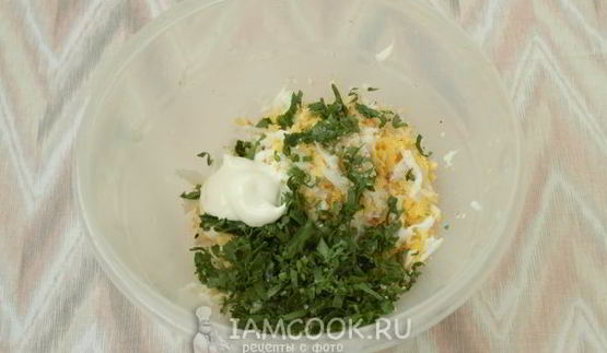 гренки из черного хлеба с яйцом и зеленью