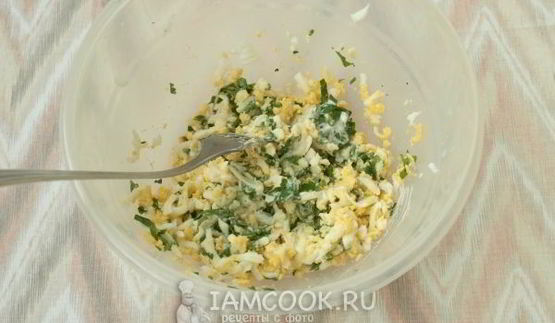 гренки из черного хлеба с яйцом и зеленью