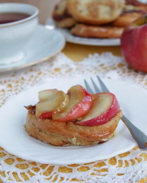 Гренки на завтрак с яблоками и корицей