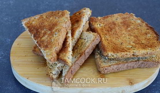 гренки с анчоусами, вялеными томатами и сливочным сыром