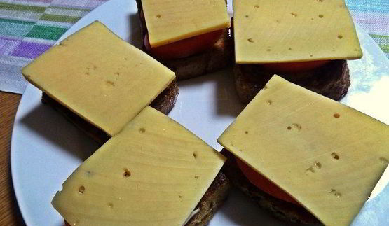 гренки с овощами под сыром