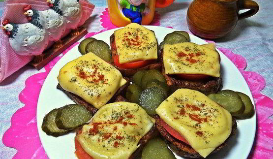 гренки с овощами под сыром