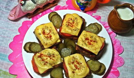 гренки с овощами под сыром