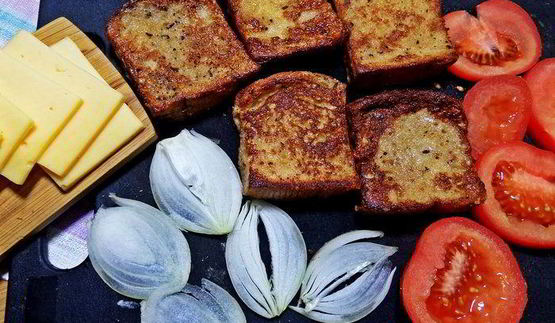 гренки с овощами под сыром