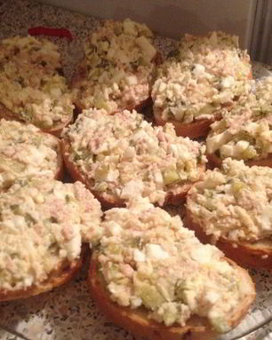 Гренки с печенью трески