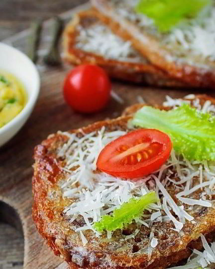 Рецепт гренков с помидорами и сыром к завтраку