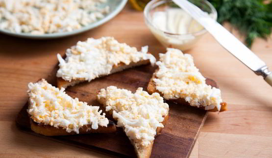 гренки с яйцом