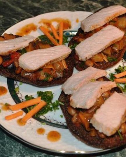 Рецепт гренков со свининой и овощами