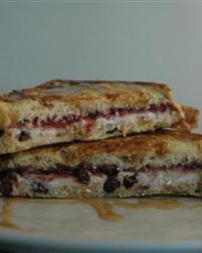 Хлебные гренки с вареньем