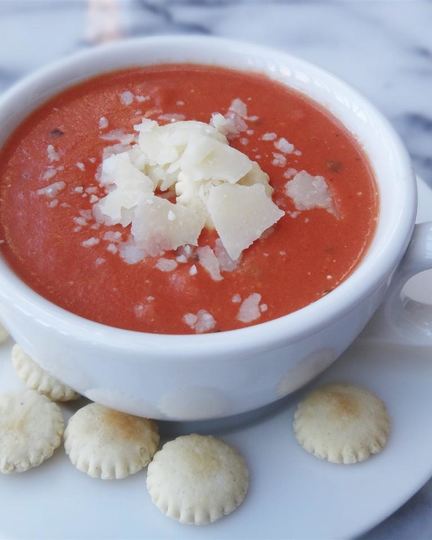 Рецепт томатного крема-супа и гренки с сыром бри