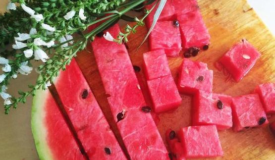 арбузное канапе