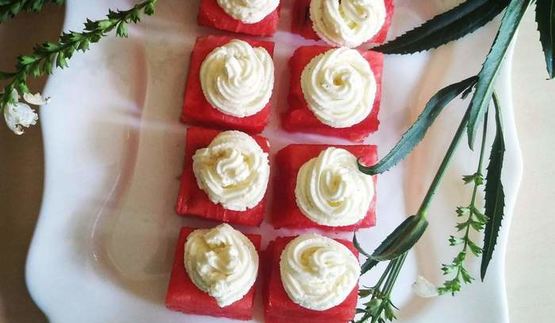 арбузное канапе