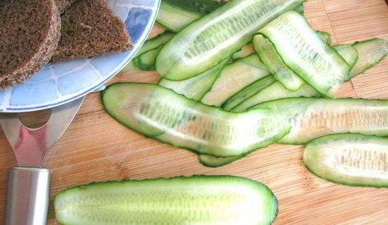 канапе и башенка из авокадо со сливочным сыром