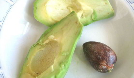 канапе и башенка из авокадо со сливочным сыром