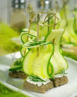 Канапе Парус с огурцами и сыром фета