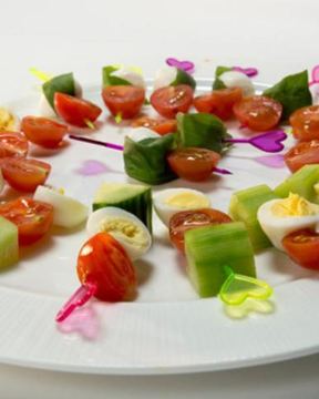 Канапе с базиликовым соусом