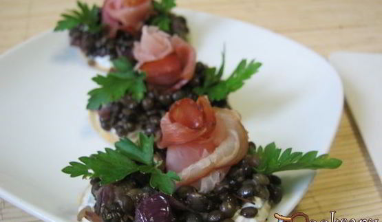 канапе с черной чечевицей фуршетные