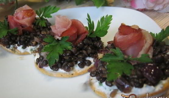 канапе с черной чечевицей фуршетные