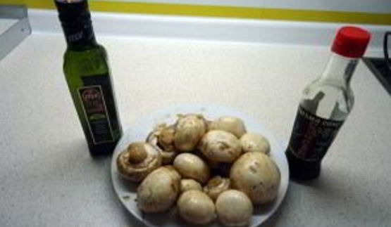 канапе с грибами на шпажках