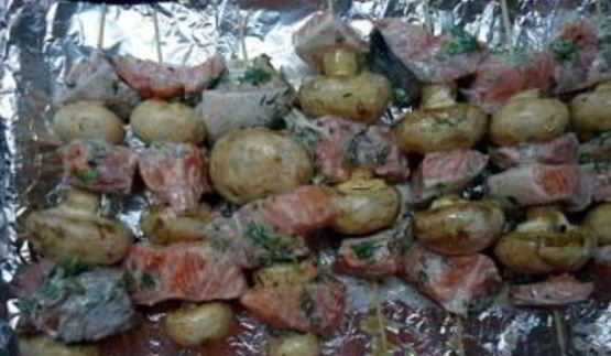 канапе с грибами на шпажках