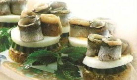 канапе с килькой