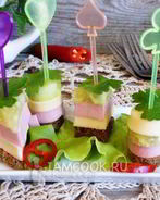 Канапе с колбасой и сыром