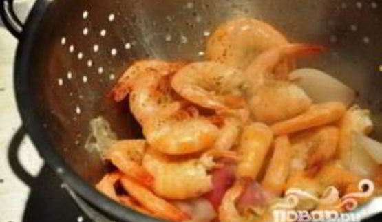 канапе с креветками и авокадо