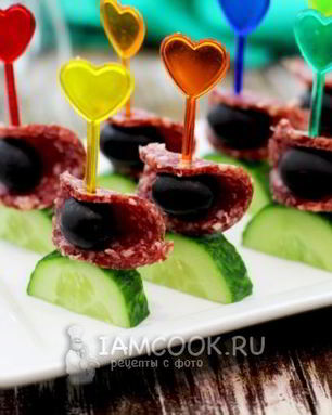 Канапе с огурцом