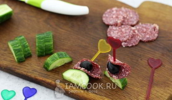 канапе с огурцом