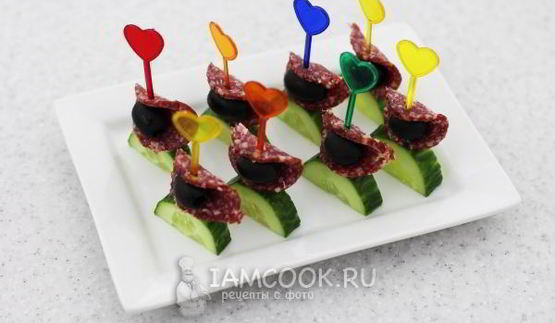 канапе с огурцом