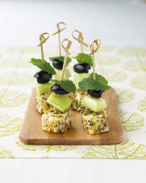 Канапе с оливками и мятой