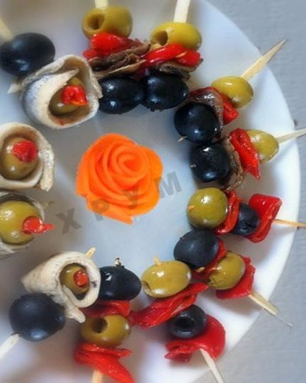 Рецепт канапе с оливками на шпажках