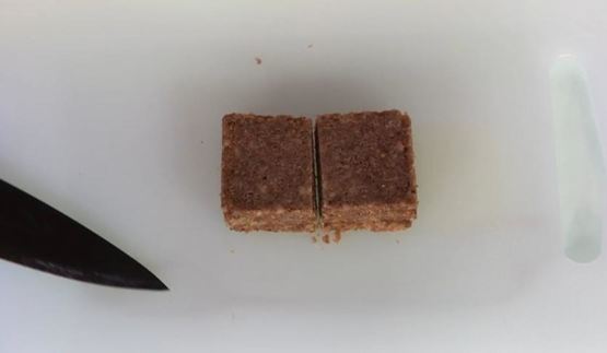 канапе с сельдью и красным луком