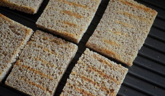 канапе с сельдью и свежим огурцом