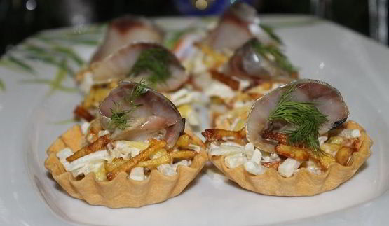 канапе с сельдью