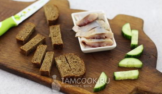 канапе с селедкой