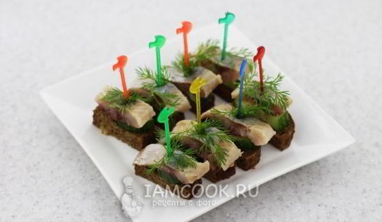 канапе с селедкой