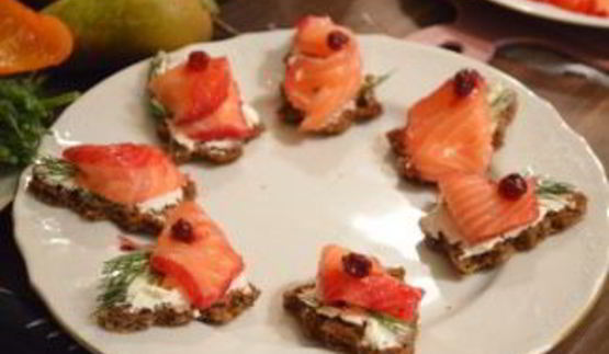 канапе с семгой и сыром