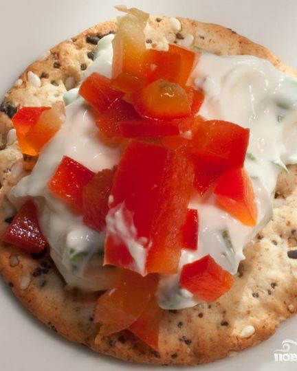 Рецепт канапе с сырной массой и сладким перцем