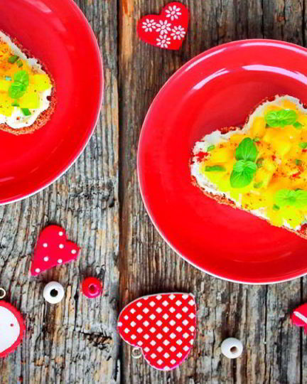 Рецепт канапе с сыром и пряным манго