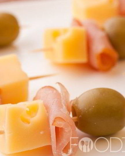 Рецепт канапе с сыром и ветчиной