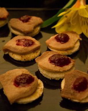 Канапе с языком