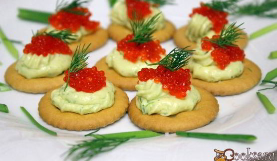 новогодние канапе на крекерах
