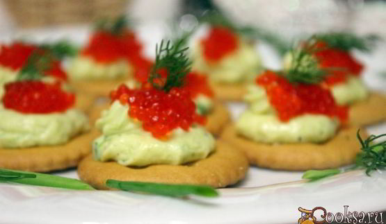 новогодние канапе на крекерах