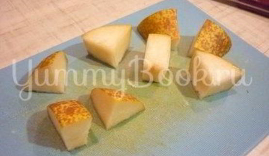 пикантные канапе с сыром, фруктами и маслинами