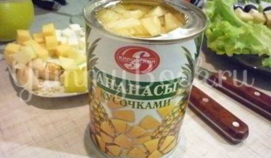 пикантные канапе с сыром, фруктами и маслинами