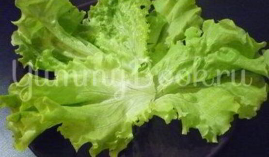 пикантные канапе с сыром, фруктами и маслинами