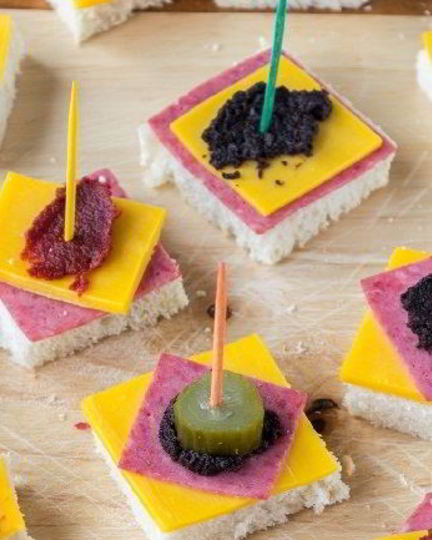 Рецепт простых канапе на шпажках