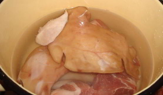 холодец из свиных ушей